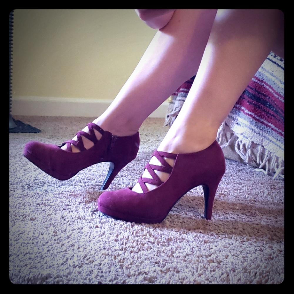 💢SOLD Burgundy heels